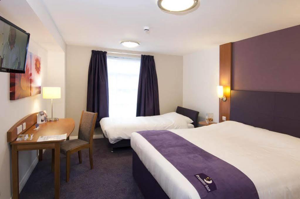 Premier Inn South Mimms/Potters Bar Exteriör bild