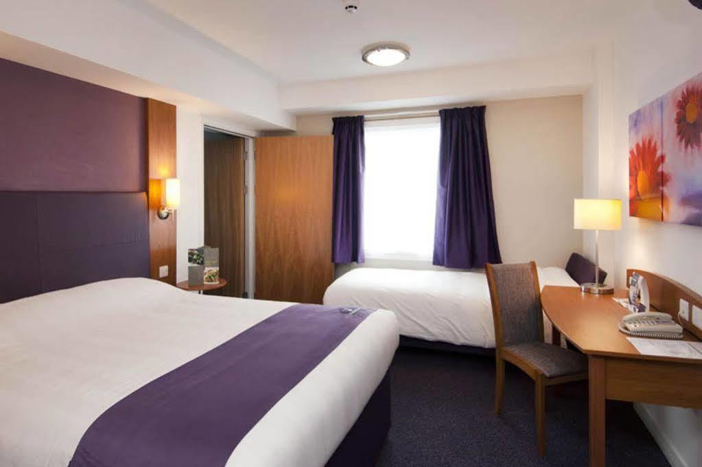 Premier Inn South Mimms/Potters Bar Exteriör bild