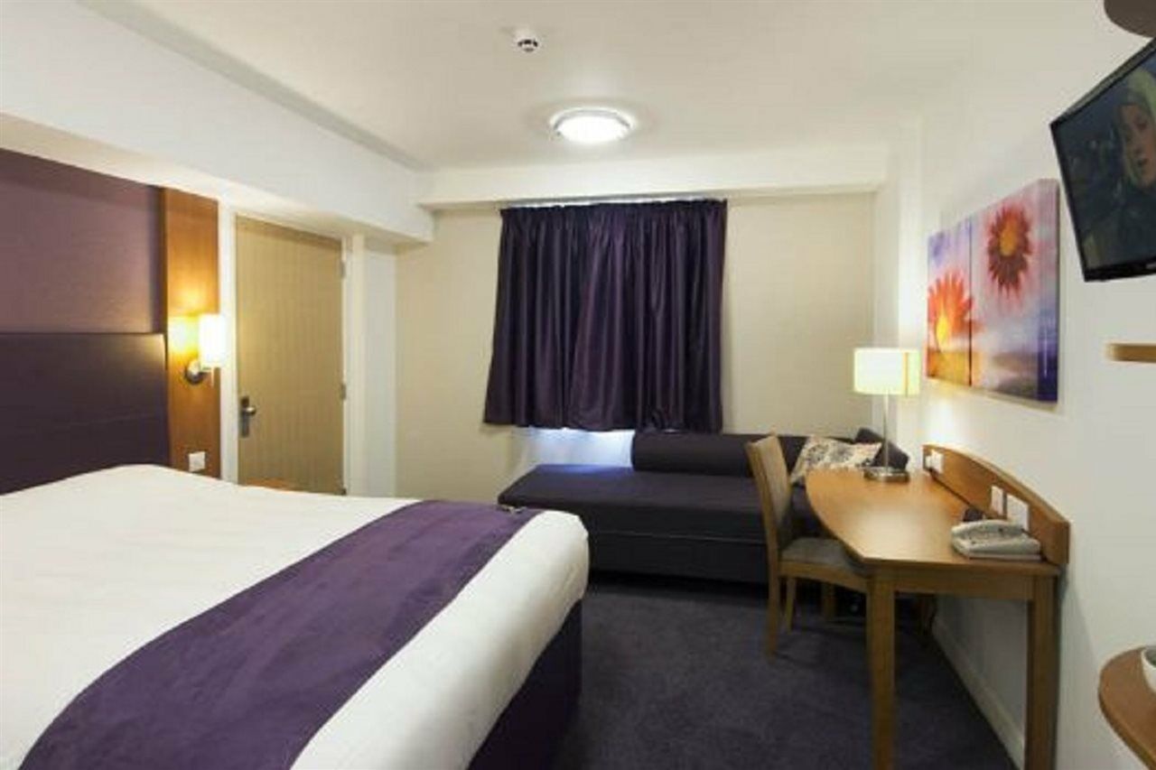 Premier Inn South Mimms/Potters Bar Exteriör bild